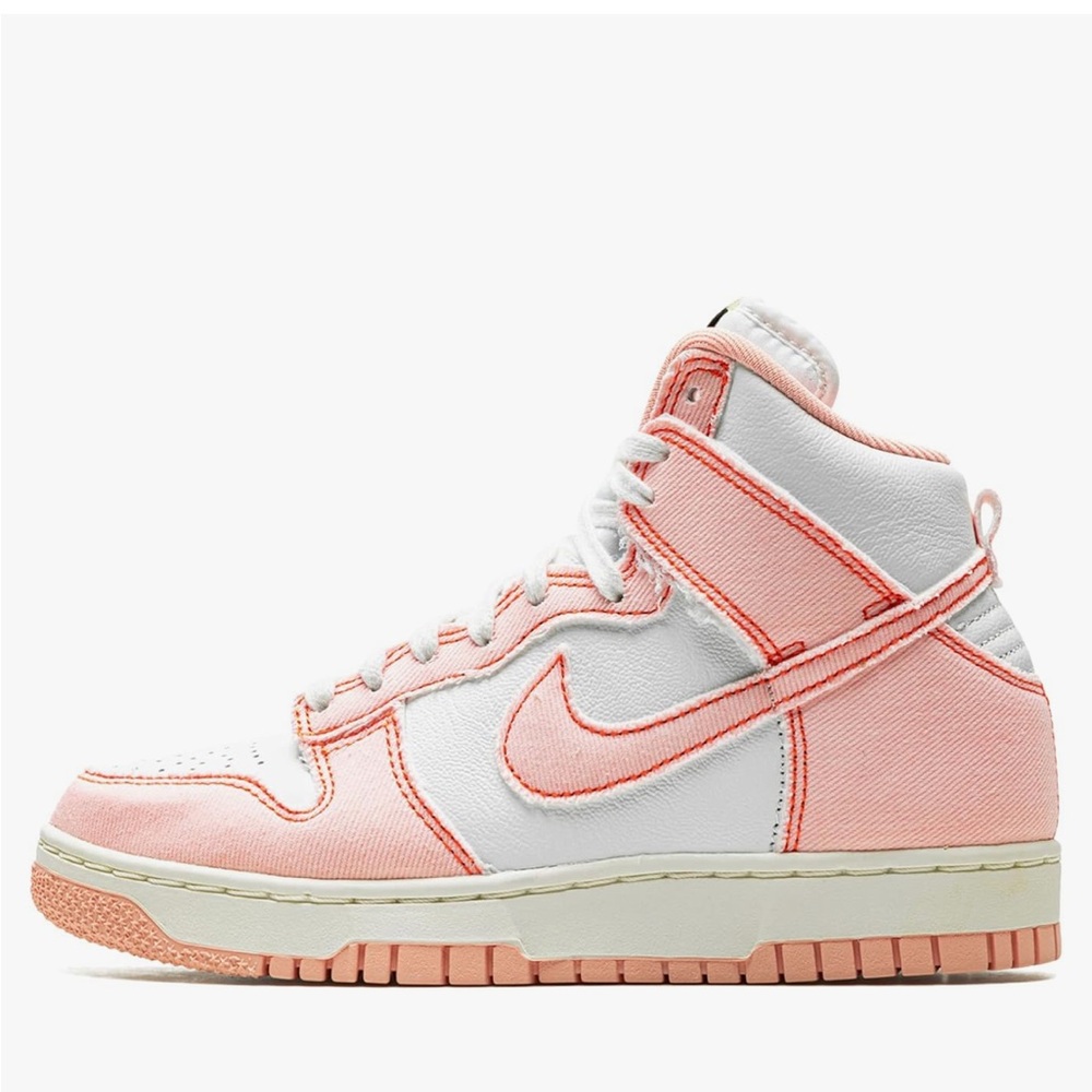 Nike Dunks Peach